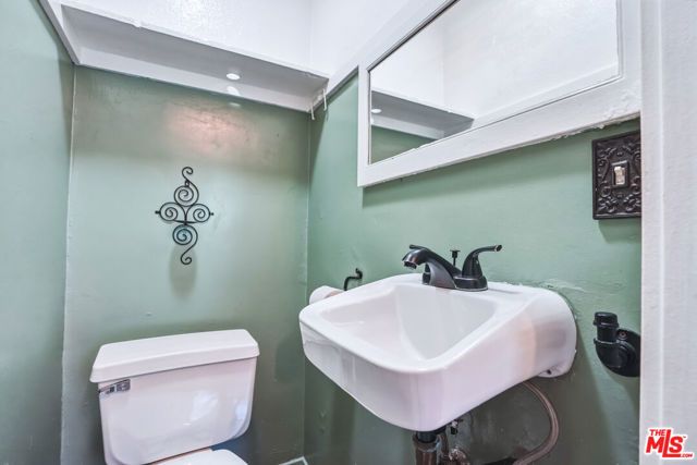 1284 S Cloverdale Avenue, Los Angeles, CA 90019