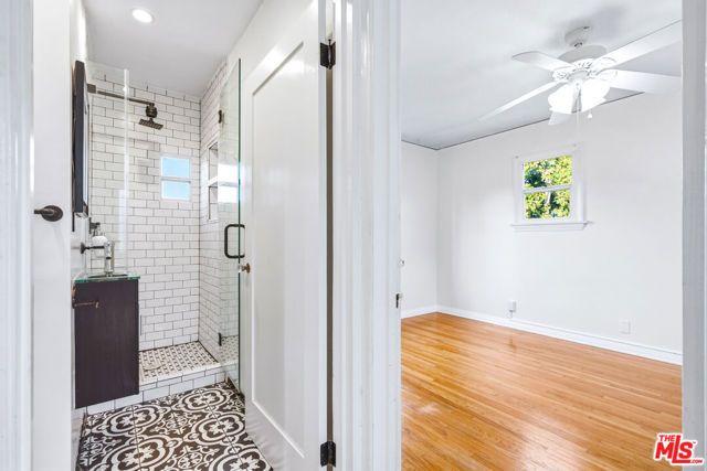 1284 S Cloverdale Avenue, Los Angeles, CA 90019