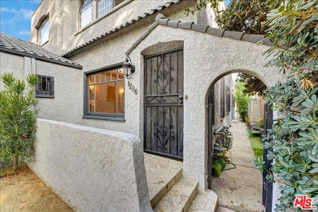 1284 S Cloverdale Avenue, Los Angeles, CA 90019