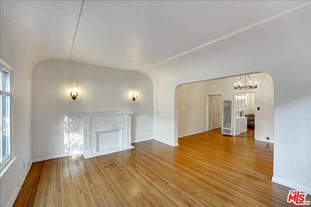 1284 S Cloverdale Avenue, Los Angeles, CA 90019