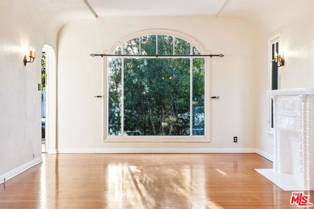 1284 S Cloverdale Avenue, Los Angeles, CA 90019