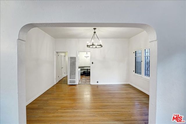 1284 S Cloverdale Avenue, Los Angeles, CA 90019