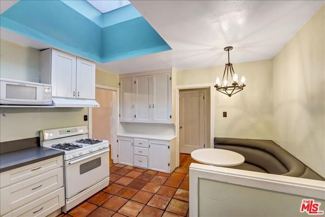 1284 S Cloverdale Avenue, Los Angeles, CA 90019