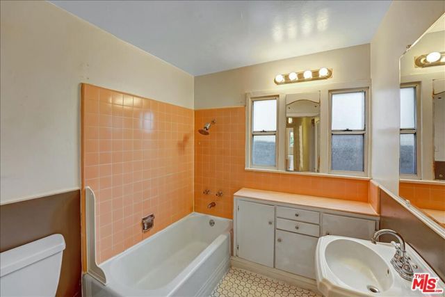 1284 S Cloverdale Avenue, Los Angeles, CA 90019