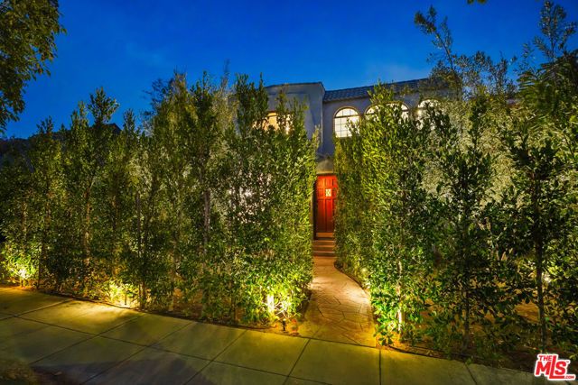 1284 S Cloverdale Avenue, Los Angeles, CA 90019