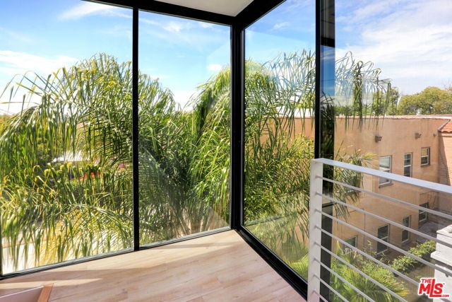 1284 S Cloverdale Avenue, Los Angeles, CA 90019