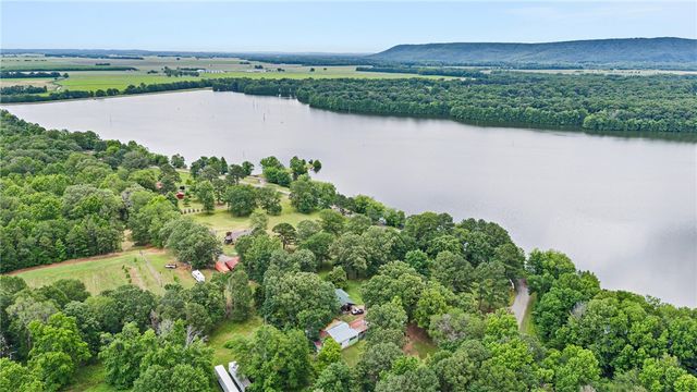 1440 N Shore Road, Atkins, AR 72823