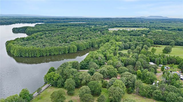 1440 N Shore Road, Atkins, AR 72823