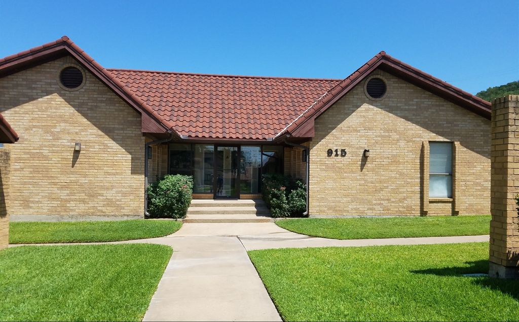 915 E Hubbard Street, Mineral Wells, TX 76067