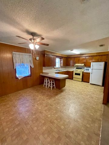 1608 E FM 124, Beckville, TX 75631