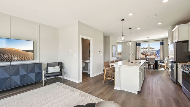 2227 Waters Edge Drive, Schaumburg, IL 60173