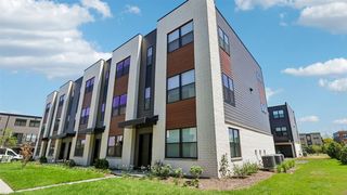 2227 Waters Edge Drive, Schaumburg, IL 60173