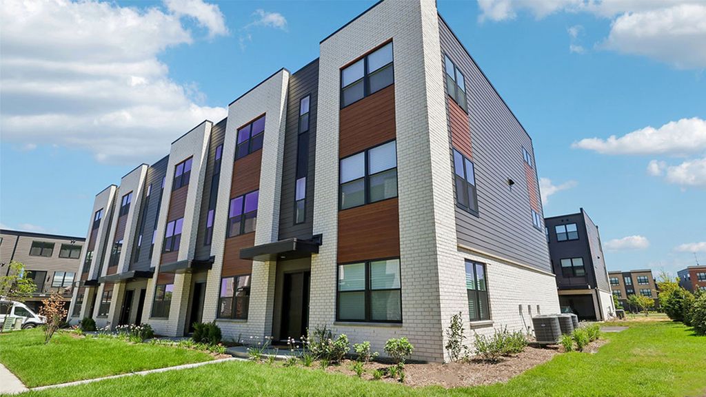 2227 Waters Edge Drive, Schaumburg, IL 60173