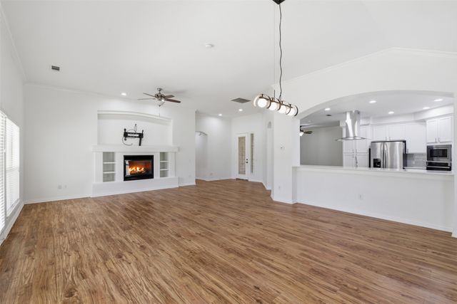 8925 Crestview Drive, Denton, TX 76207