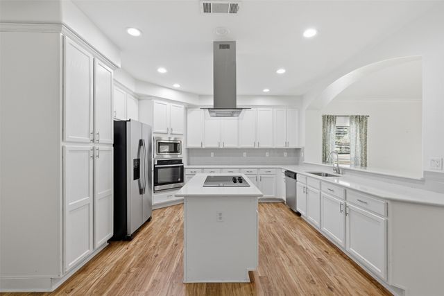 8925 Crestview Drive, Denton, TX 76207