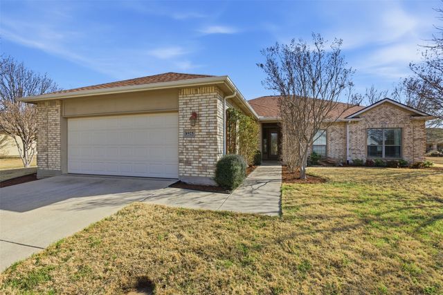 8925 Crestview Drive, Denton, TX 76207
