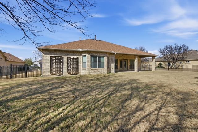 8925 Crestview Drive, Denton, TX 76207