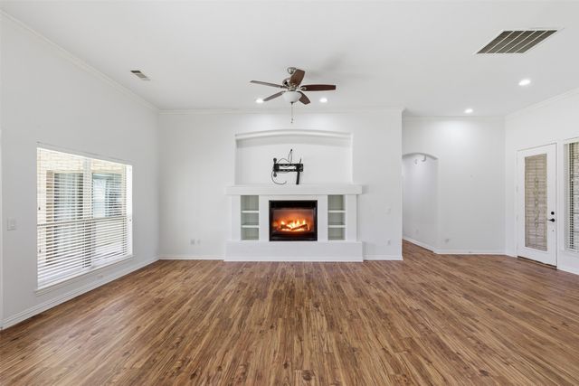 8925 Crestview Drive, Denton, TX 76207