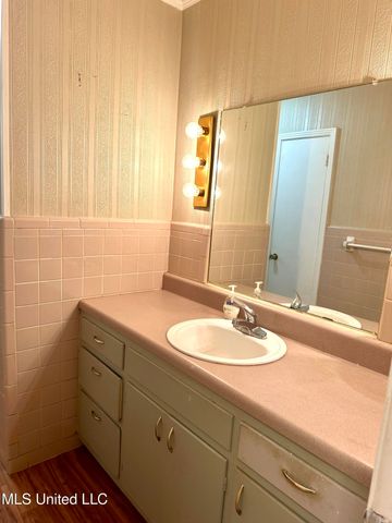 176 Revell Road, Grenada, MS 38901