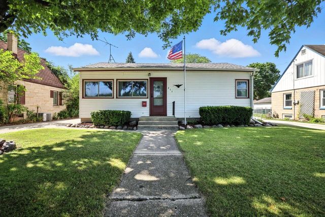 211 Coolidge AVENUE, Waukesha, WI 53186