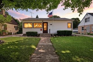 211 Coolidge AVENUE, Waukesha, WI 53186