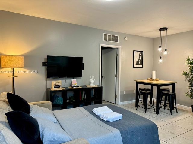 1130 NE 81st St 3, Miami, FL 33138