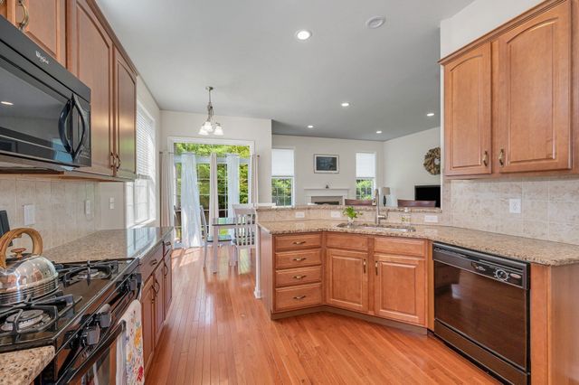 106 Sherwood Dr, Methuen, MA 01844