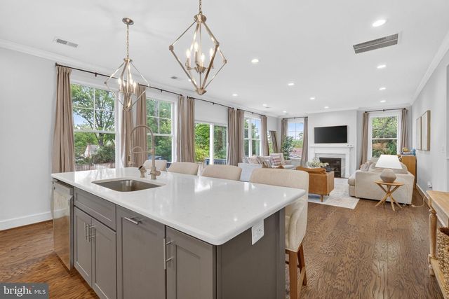 6804 FARRAGUT AVE, Falls Church, VA 22042