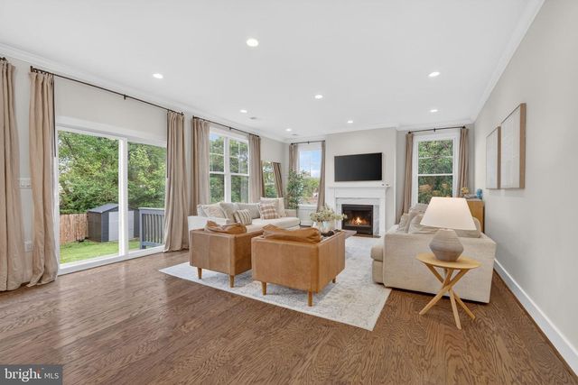 6804 FARRAGUT AVE, Falls Church, VA 22042