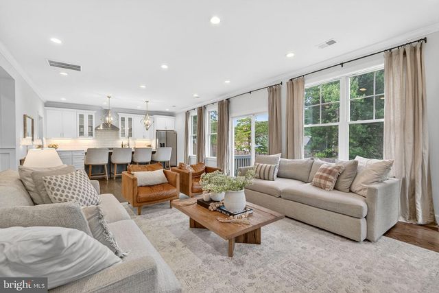 6804 FARRAGUT AVE, Falls Church, VA 22042