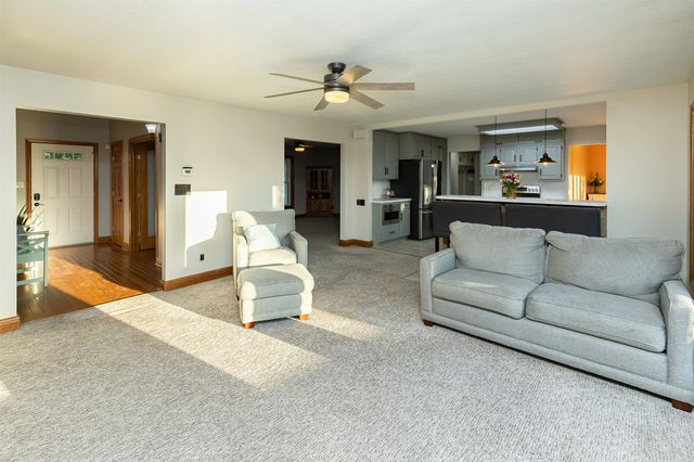 2125 W 15th Street S, Newton, IA 50208