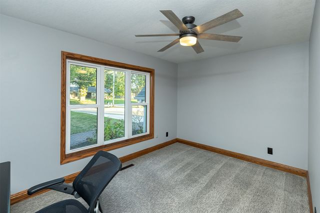 2125 W 15th Street S, Newton, IA 50208