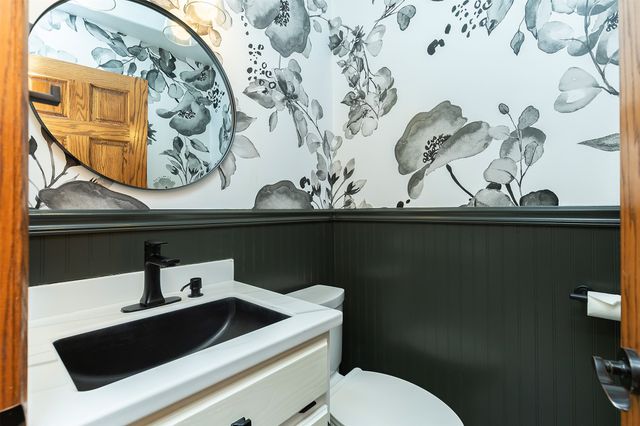 2125 W 15th Street S, Newton, IA 50208