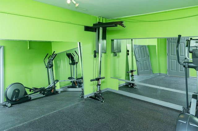 2125 W 15th Street S, Newton, IA 50208