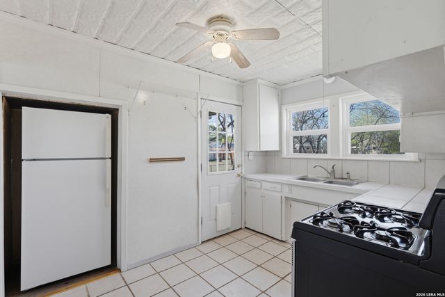 211 Brooks, Schertz, TX 78154