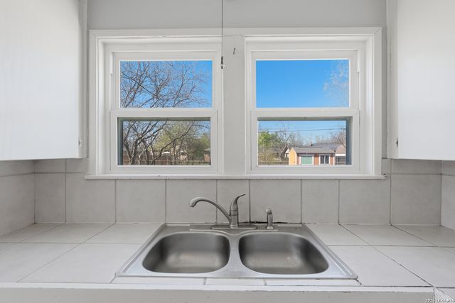 211 Brooks, Schertz, TX 78154