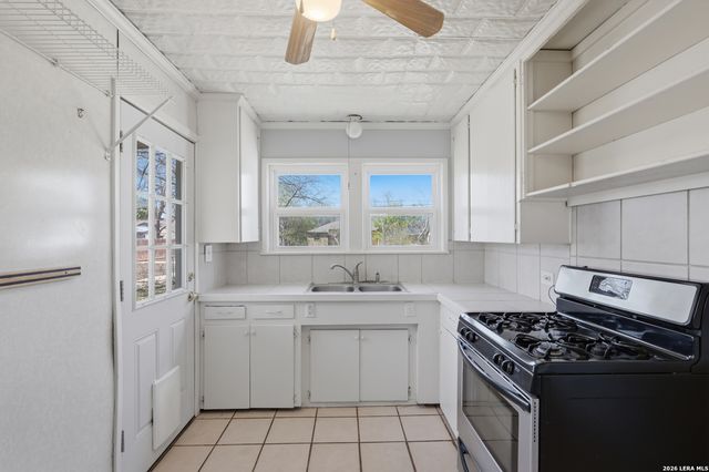 211 Brooks, Schertz, TX 78154