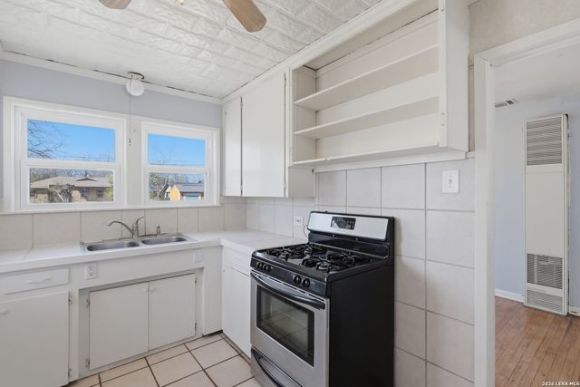 211 Brooks, Schertz, TX 78154