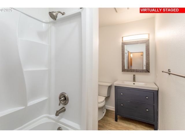 5005 Sw MITCHELL St 2, Portland, OR 97221