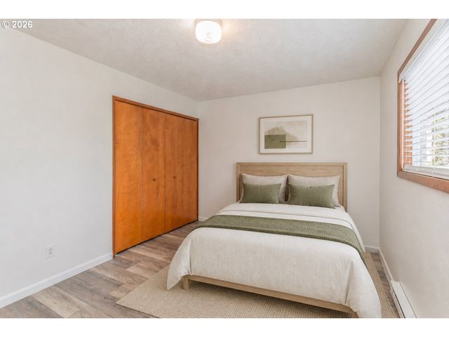 5005 Sw MITCHELL St 2, Portland, OR 97221