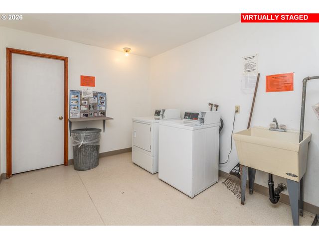 5005 Sw MITCHELL St 2, Portland, OR 97221