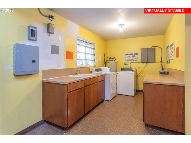 5005 Sw MITCHELL St 2, Portland, OR 97221