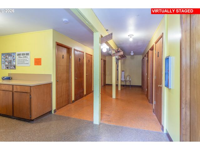 5005 Sw MITCHELL St 2, Portland, OR 97221