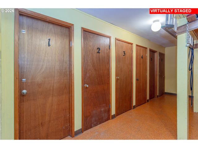 5005 Sw MITCHELL St 2, Portland, OR 97221