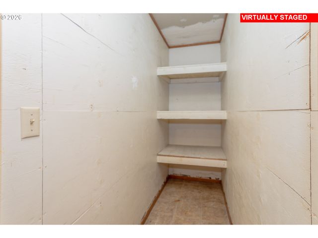 5005 Sw MITCHELL St 2, Portland, OR 97221