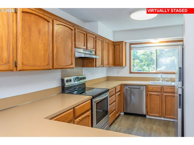 5005 Sw MITCHELL St 2, Portland, OR 97221