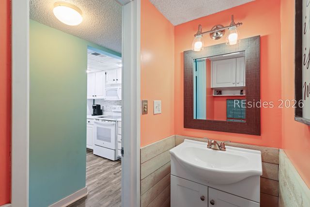 85 Folly Field Rd Apt 140, Hilton Head Island, SC 29928
