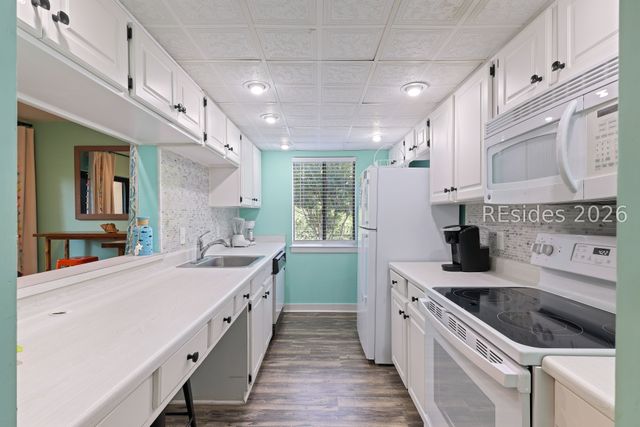 85 Folly Field Rd Apt 140, Hilton Head Island, SC 29928