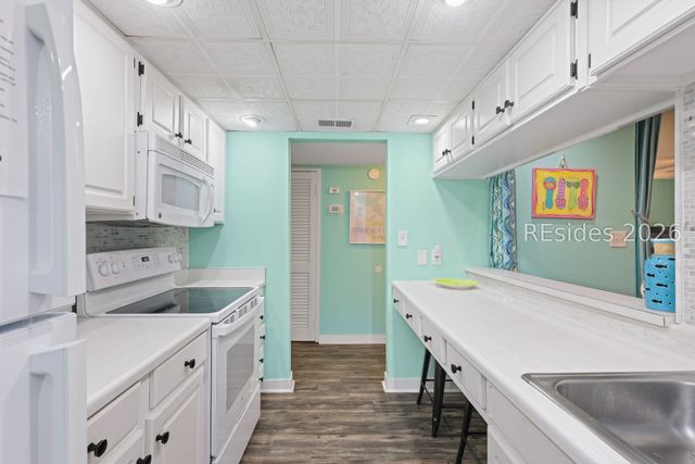 85 Folly Field Rd Apt 140, Hilton Head Island, SC 29928