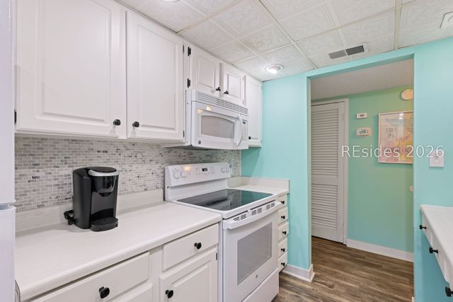 85 Folly Field Rd Apt 140, Hilton Head Island, SC 29928